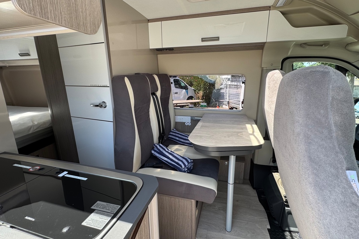 Fourgon aménagé Occasion Chausson V690 Road Line Vip