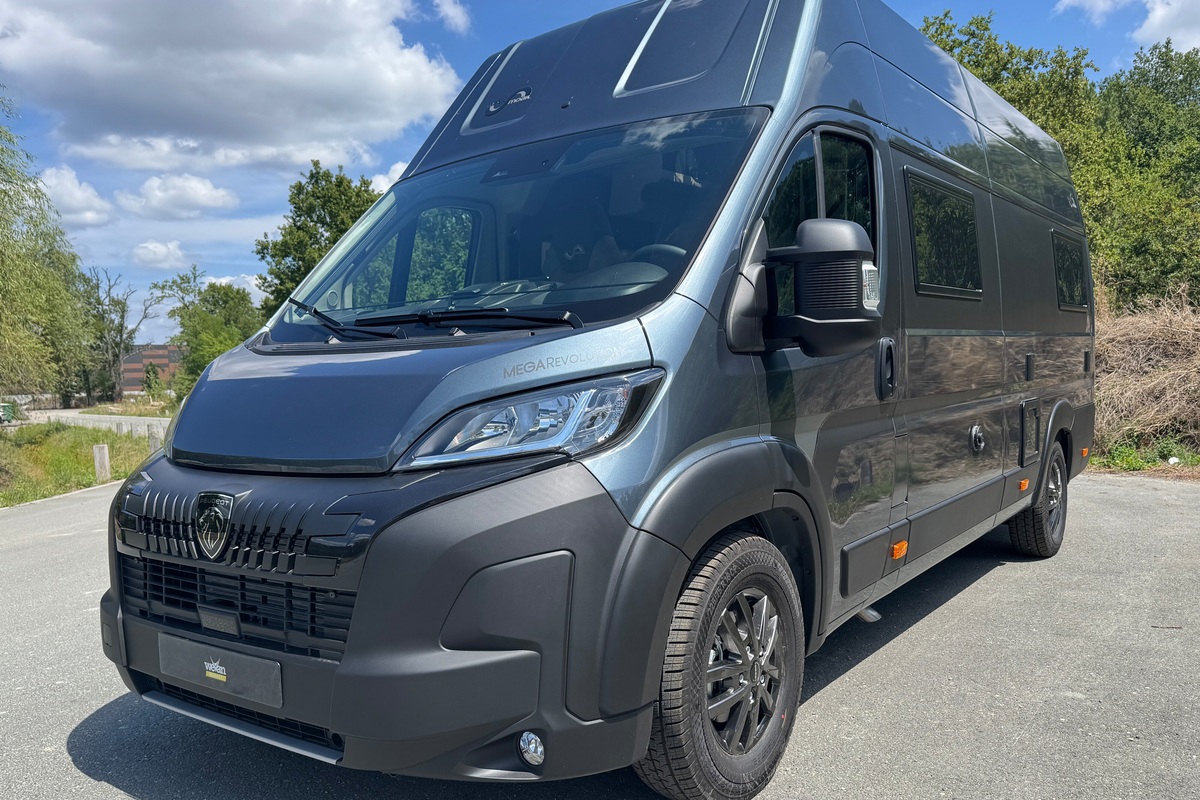 Fourgon aménagé Occasion Mega Mobil Mega Revolution 640