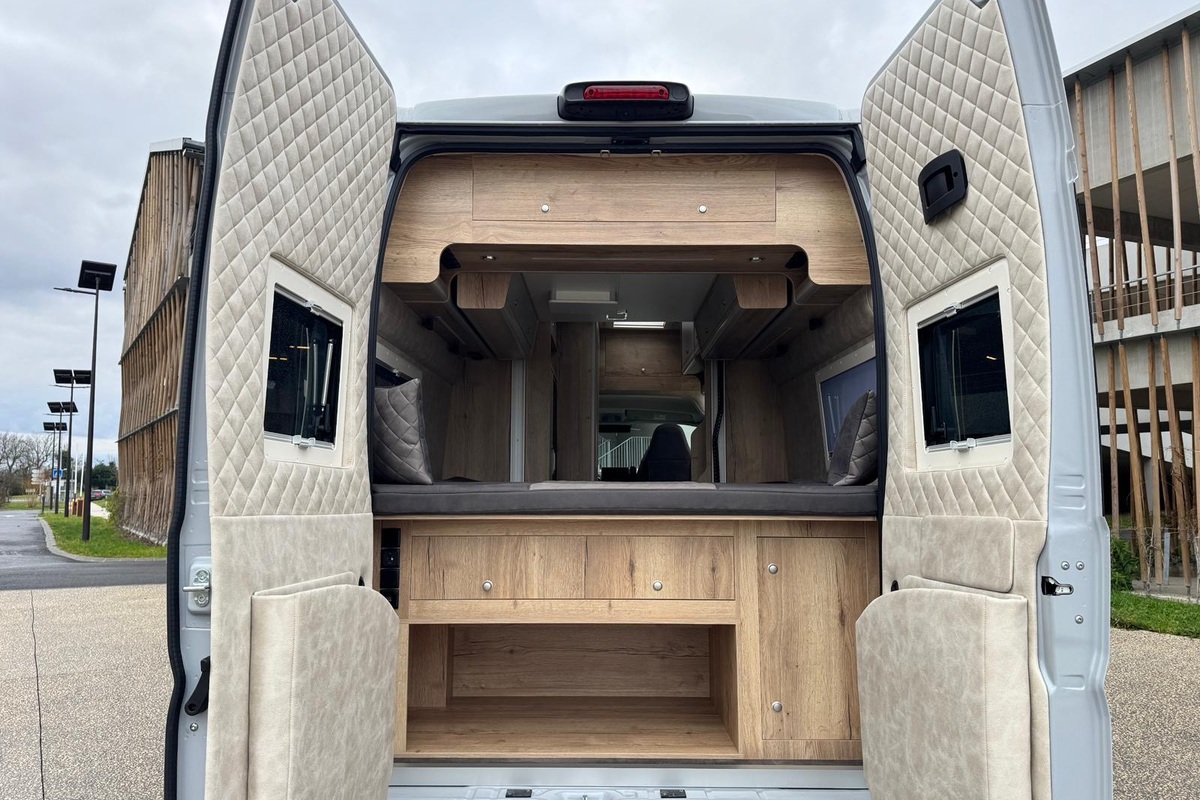 Fourgon aménagé Occasion Mega Mobil Mega Lounge 640