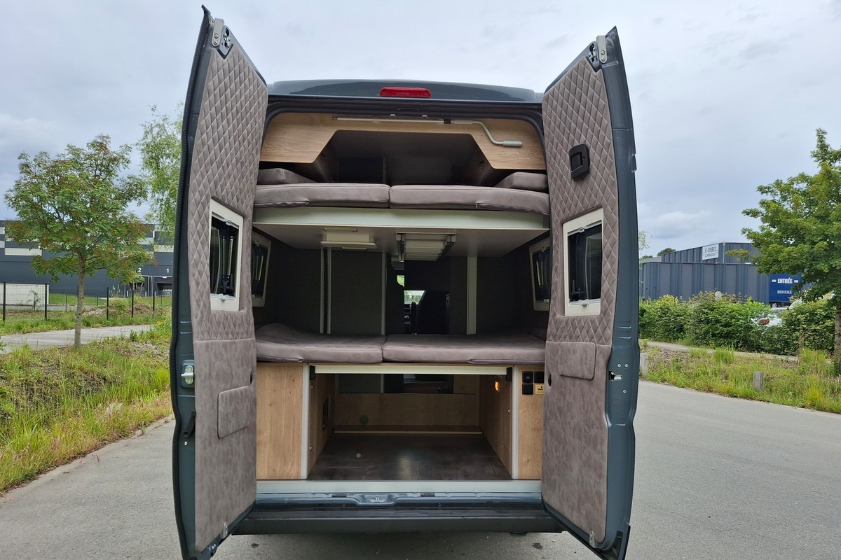 Fourgon aménagé Occasion Mega Mobil Mega Revolution 640