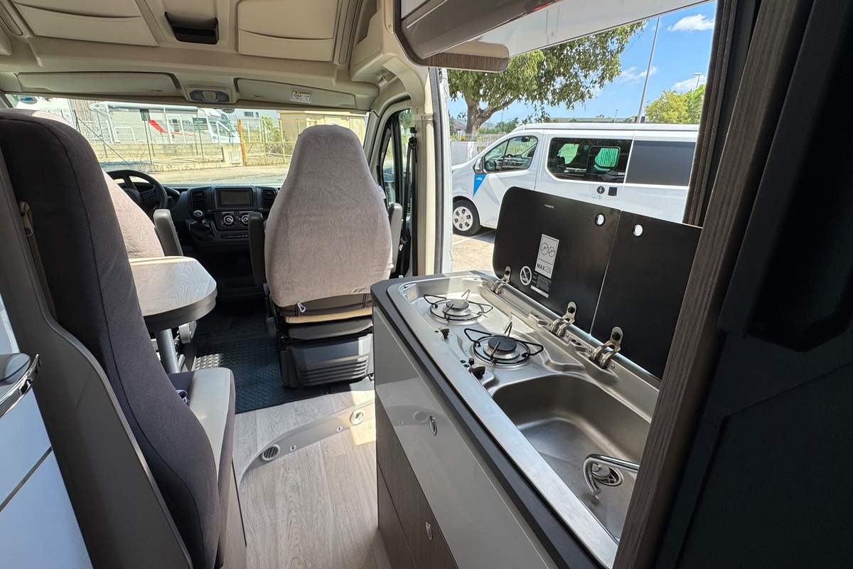 Fourgon aménagé Occasion Chausson V690 Road Line Vip