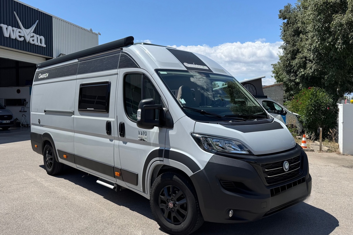 Fourgon aménagé Occasion Chausson V690 Road Line Vip