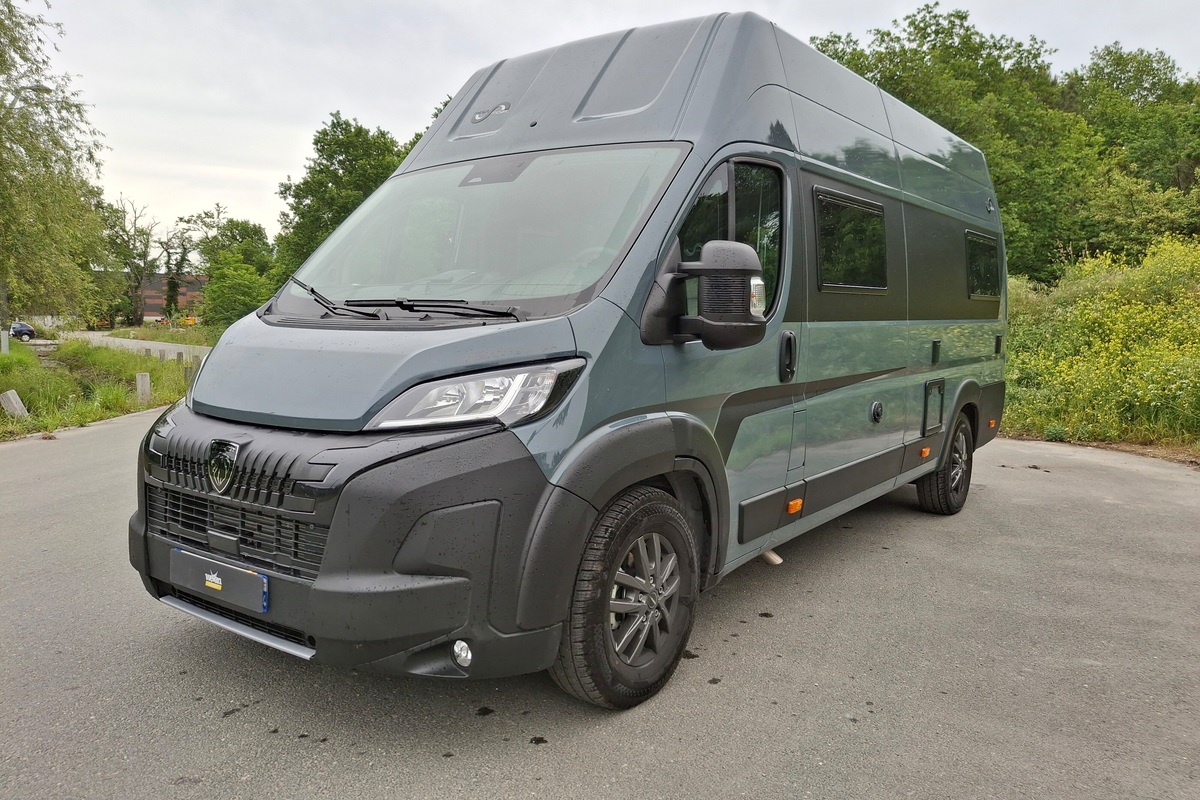Fourgon aménagé Occasion Mega Mobil Mega Revolution 640