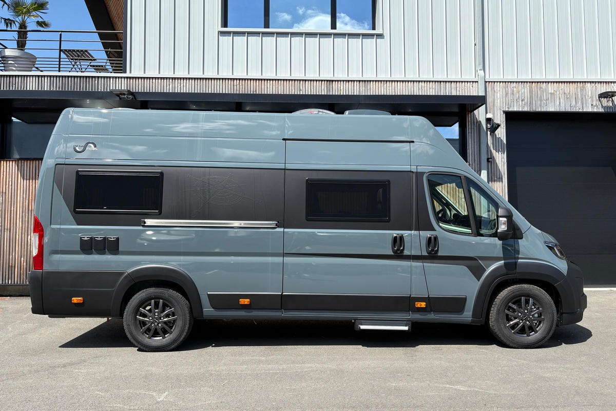 Fourgon aménagé Occasion Mega Mobil Mega Revolution 640