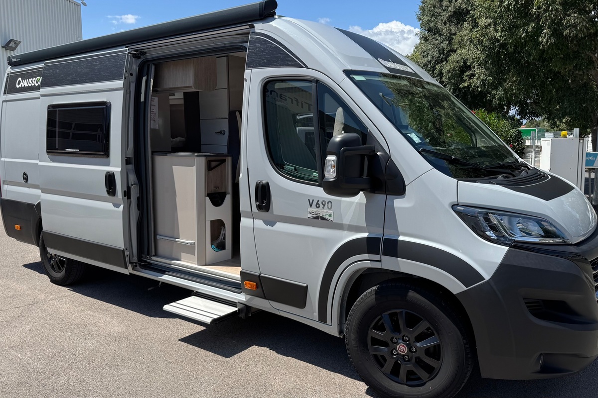 Fourgon aménagé Occasion Chausson V690 Road Line Vip