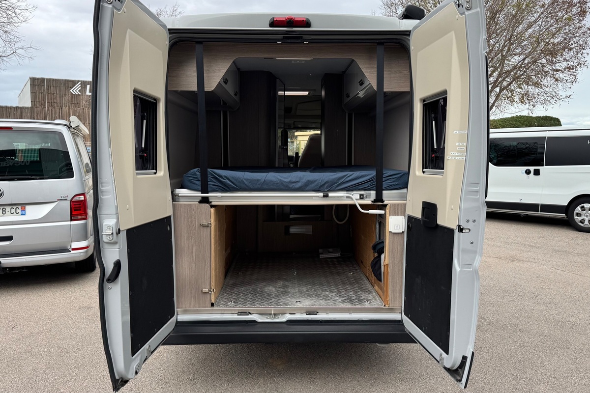 Fourgon aménagé Occasion Chausson V690 Road Line Vip