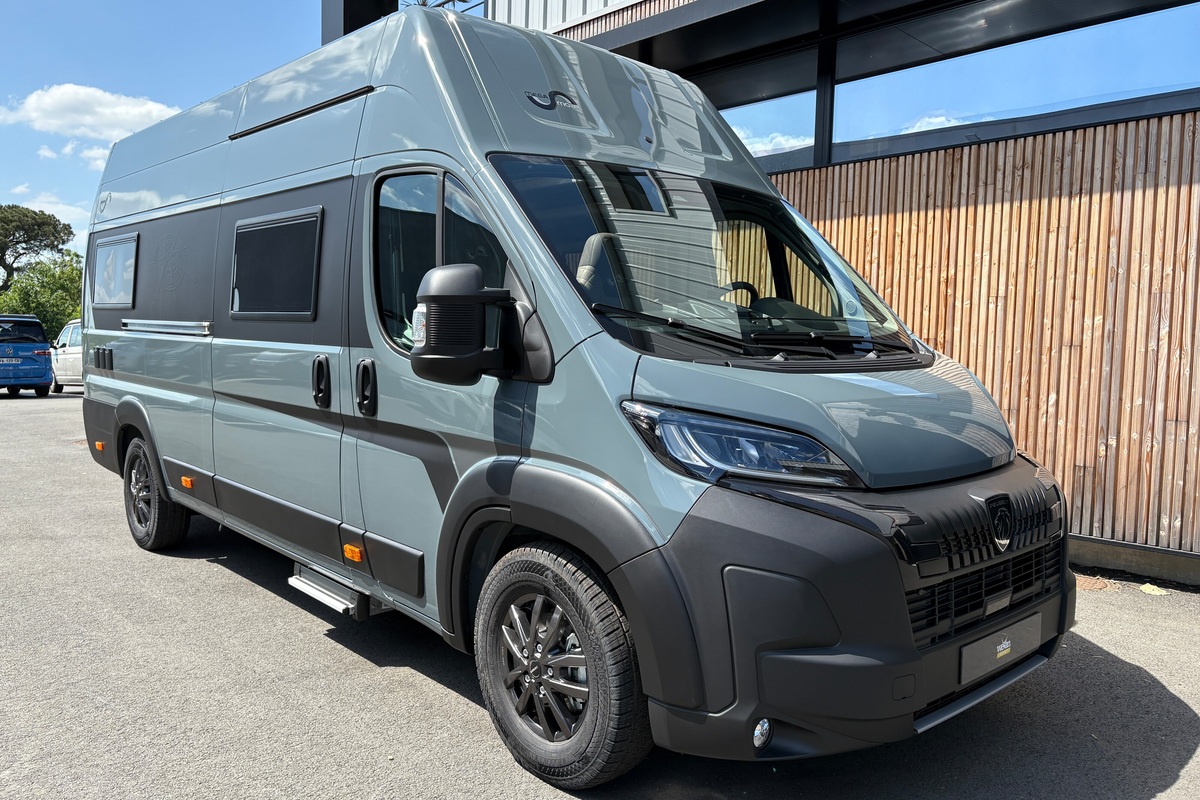Fourgon aménagé Occasion Mega Mobil Mega Revolution 640