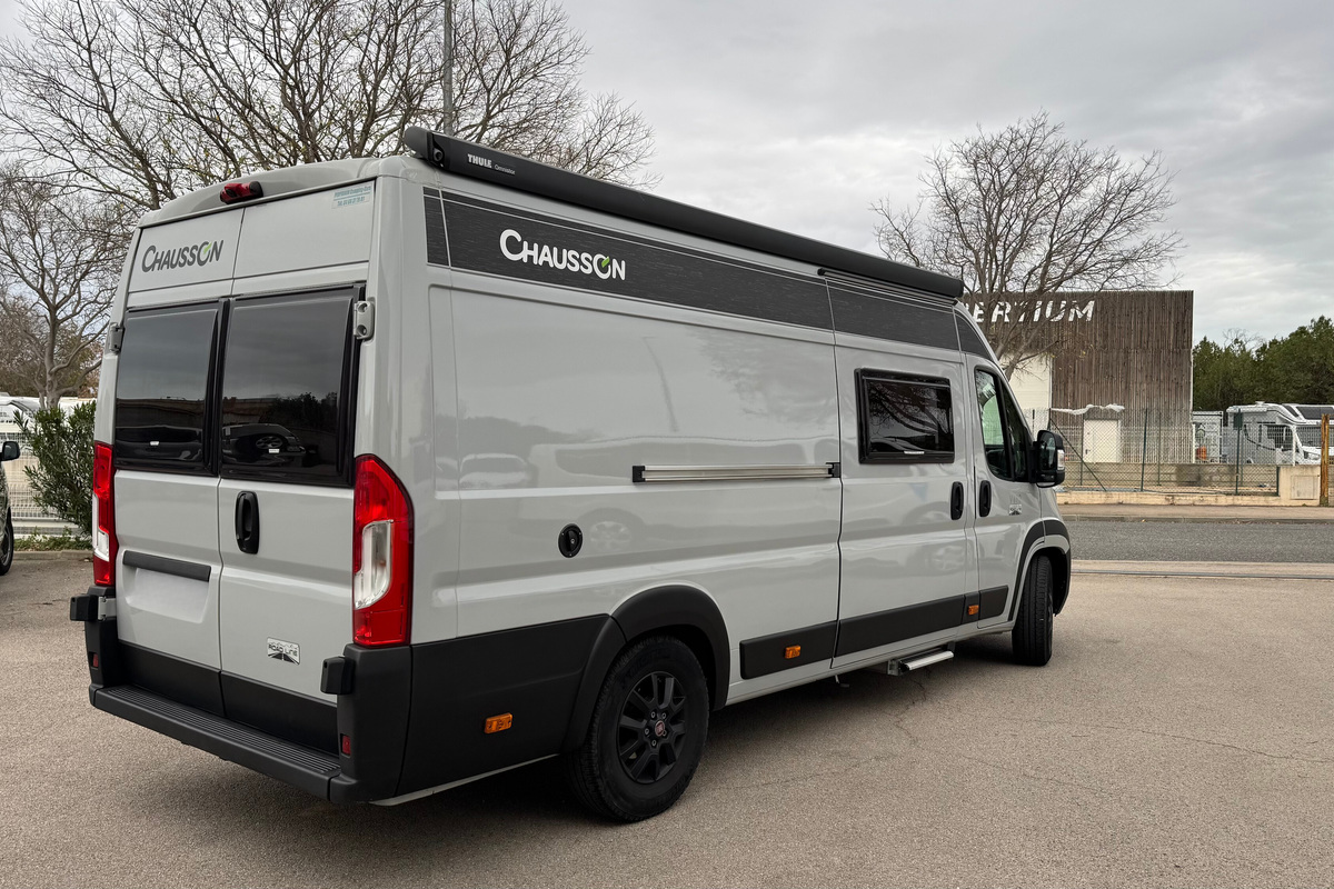 Fourgon aménagé Occasion Chausson V690 Road Line Vip