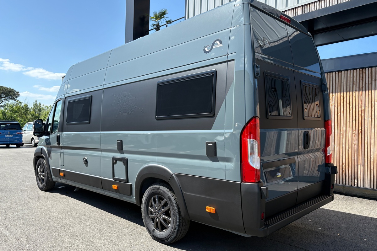 Fourgon aménagé Occasion Mega Mobil Mega Revolution 640