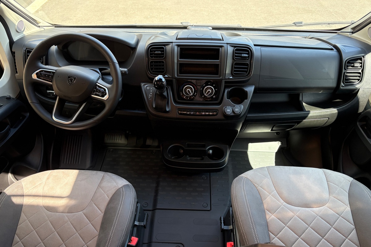 Fourgon aménagé Occasion Mega Mobil Mega Revolution 640
