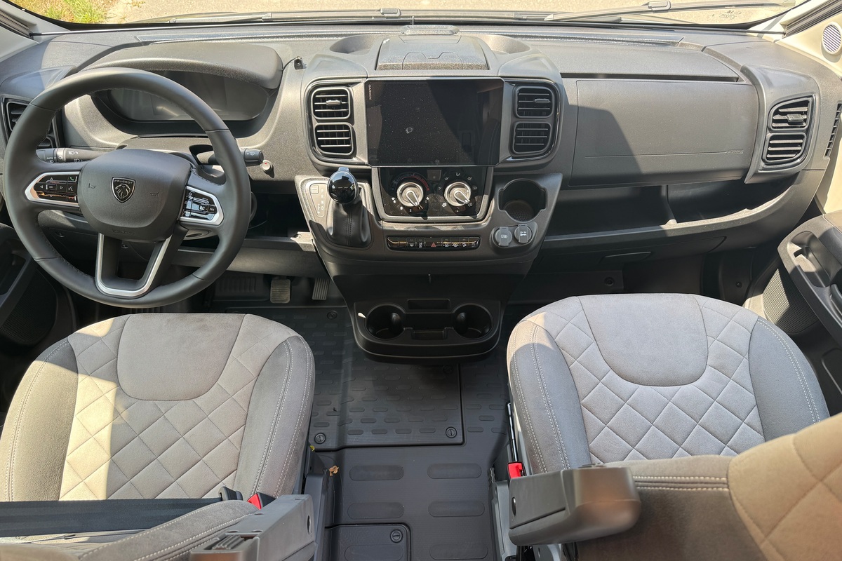 Fourgon aménagé Occasion Mega Mobil Mega Revolution 640