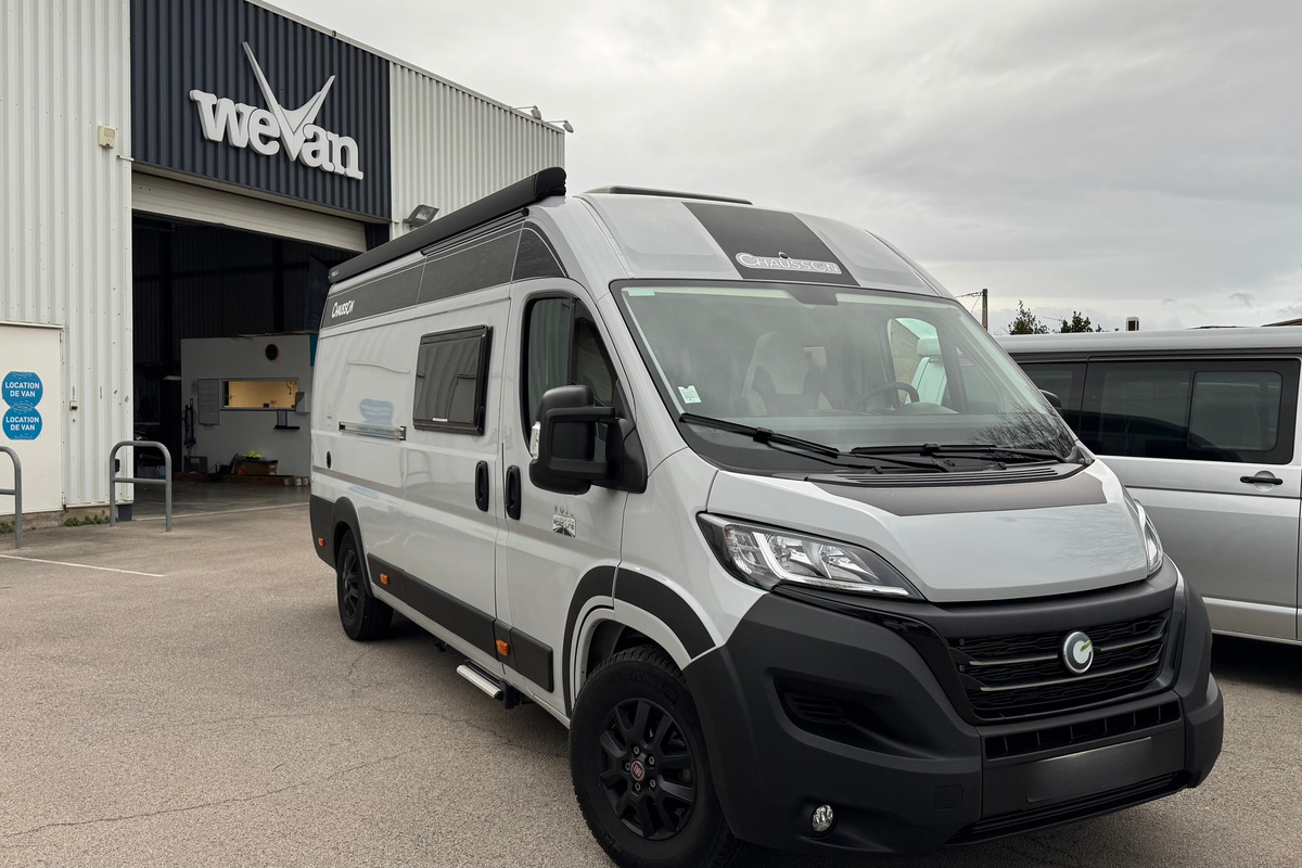 Fourgon aménagé Occasion Chausson V690 Road Line Vip
