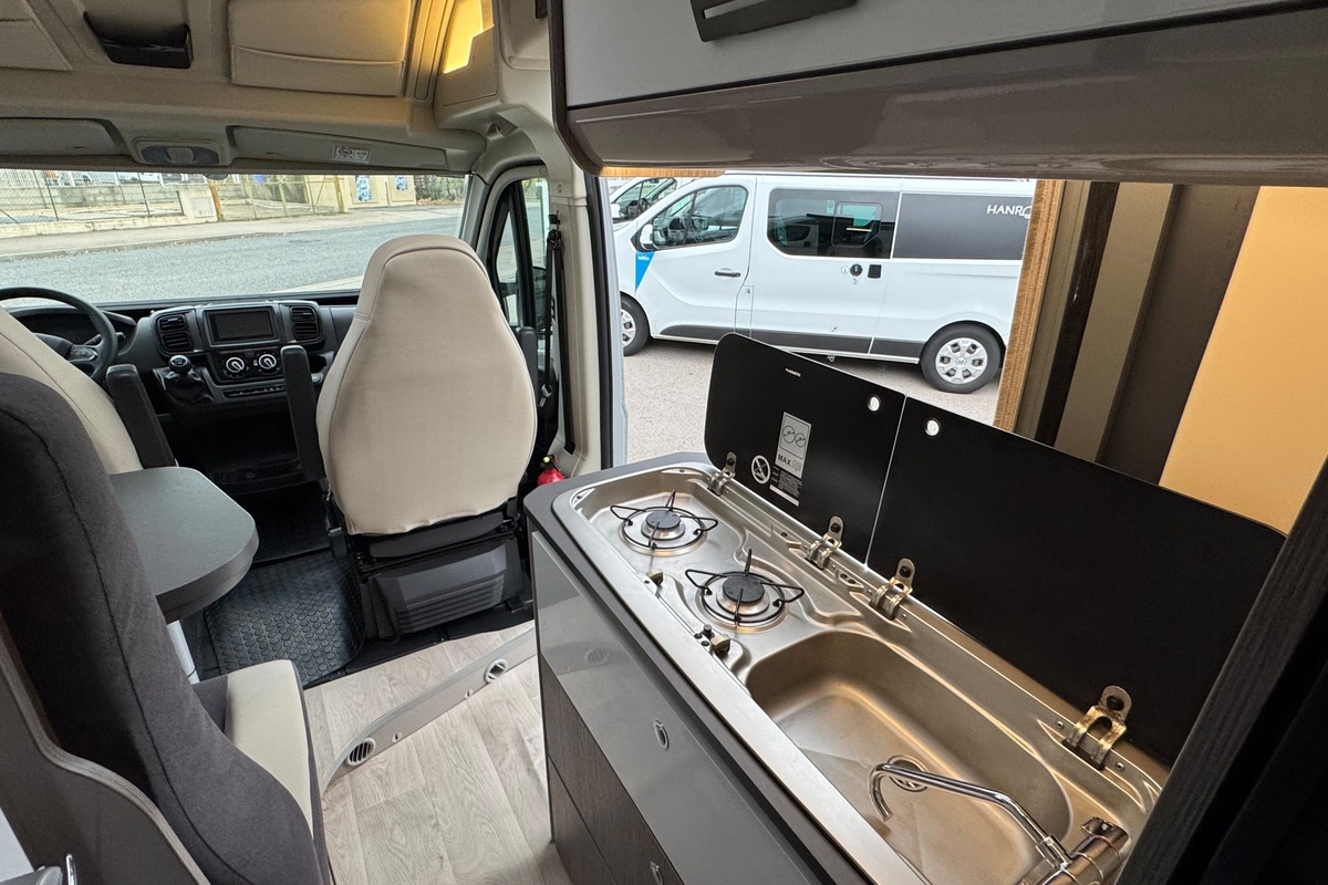 Fourgon aménagé Occasion Chausson V690 Road Line Vip